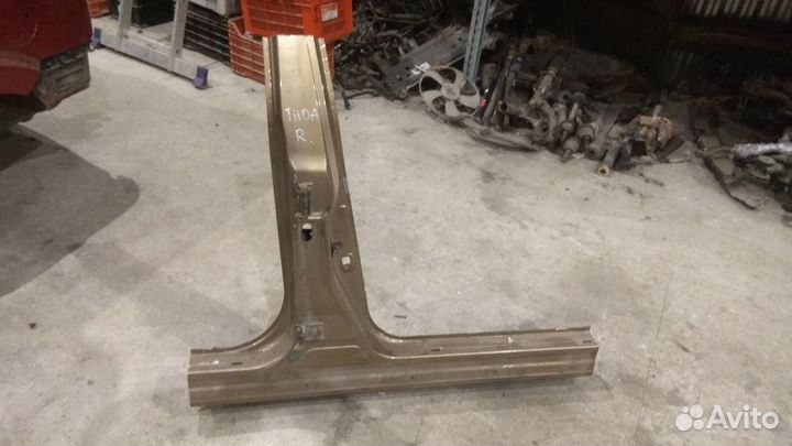 Порог Nissan Tiida