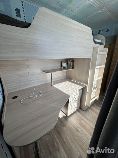 Детская кровать чердак со столом