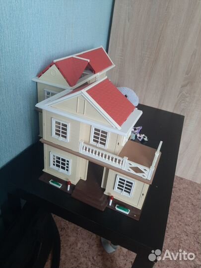 Детский домик с частичной мебелью и игрушками
