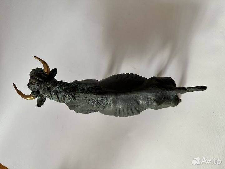 Статуэтка бронзовая золоторогий бык