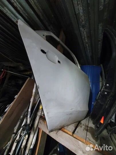 Дверь задняя правая а8 д4 с дефектом