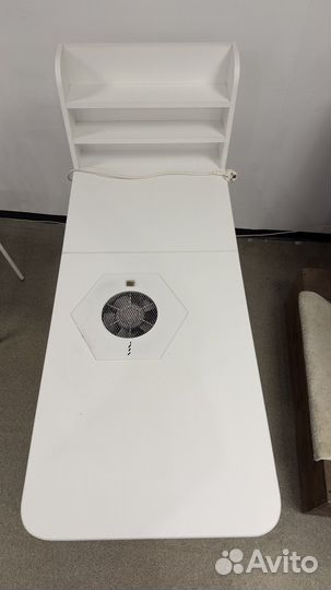 Маникюрный стол