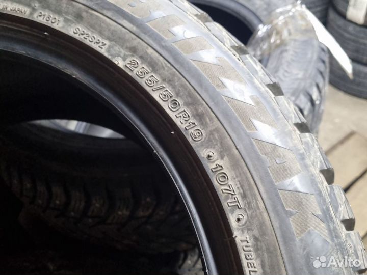 Bridgestone Blizzak Spike-02 SUV 255/50 R19 107T