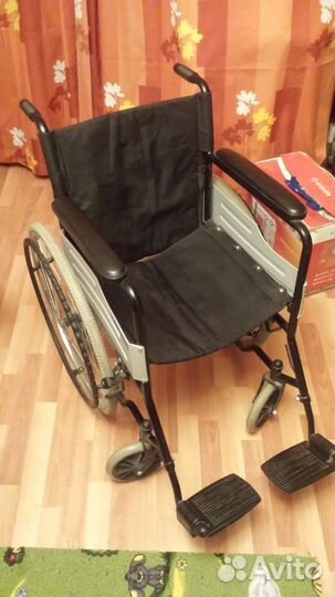 Инвалидная коляска с ручным приводом