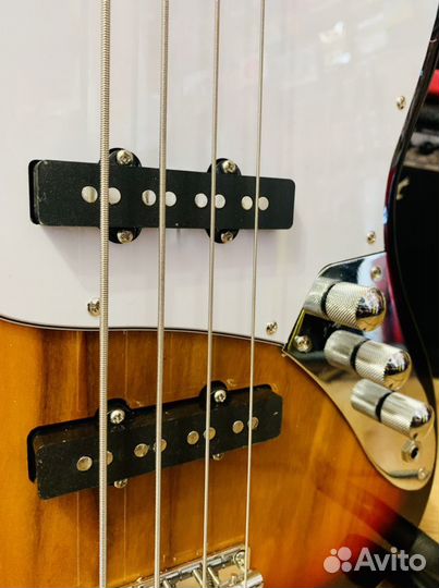 Бас гитара + Аксессуар