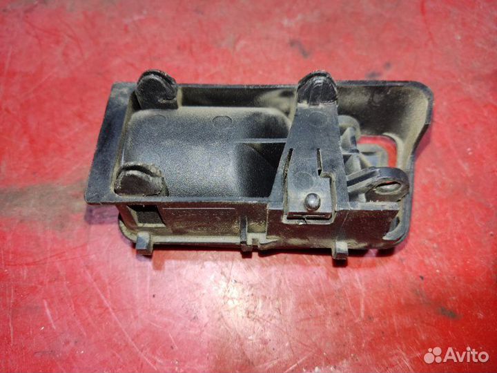 Ручка внутренняя левая Volkswagen Passat B3 седан