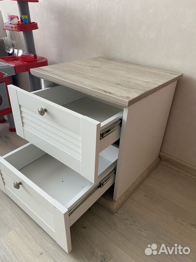 Тумба прикроватная