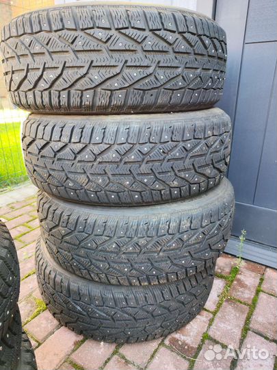 Tigar SUV Ice 215/60 R17 100
