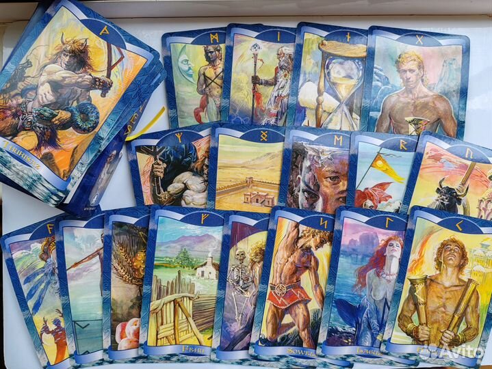 2 рунических набора оракул карт. Гадание