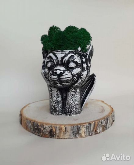 Кашпо Гаргулья со мхом