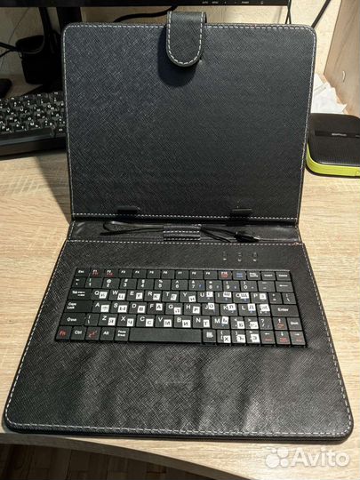 Чехол клавиатура для планшетов