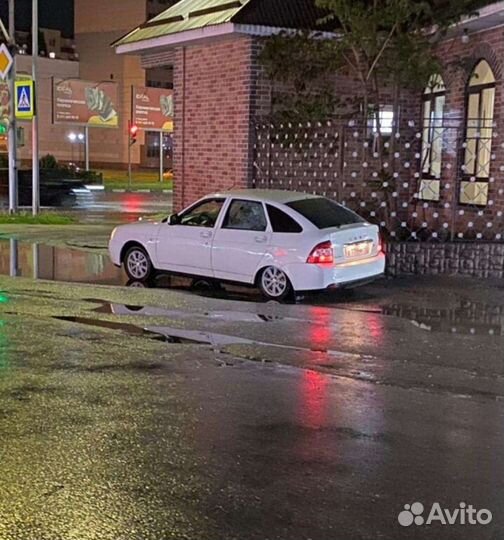 Ваз priora белая хэтчбек