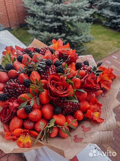 Букеты из фруктов и ягод