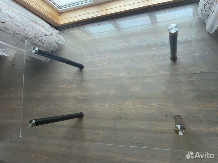 Стол обеденный