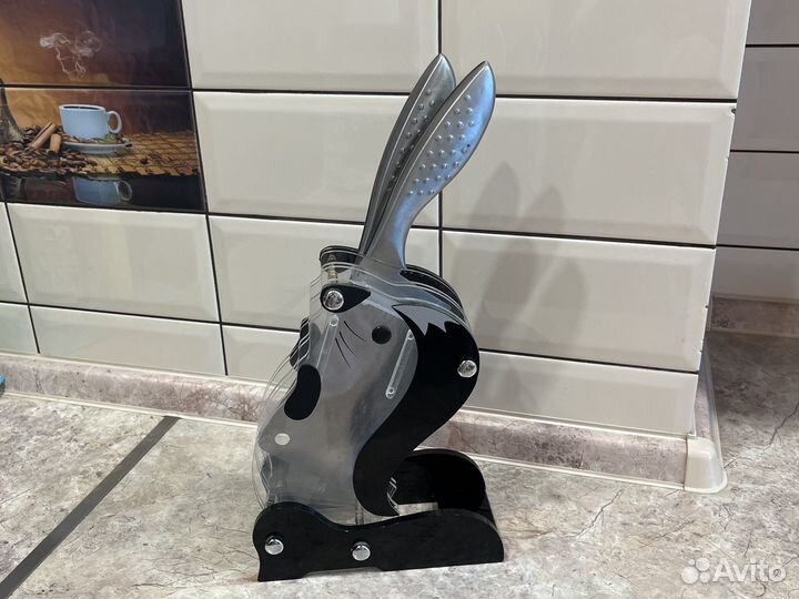 Кухонные ножи на подставке