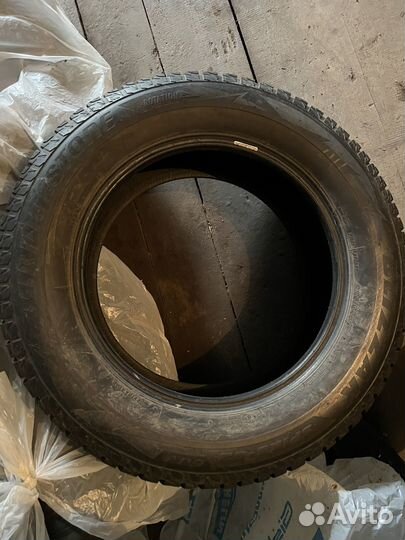 Bridgestone Blizzak Spike-02 SUV 225/65 R17