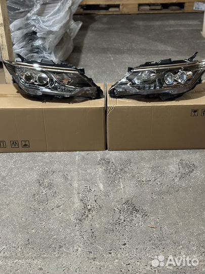 Передние фары 2-х линзовые на Toyota Camry /55