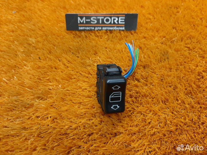 Кнопка стеклоподъемника задняя левая Mercedes-Benz