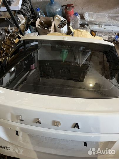 Крышка багажника гранта лифтбэк