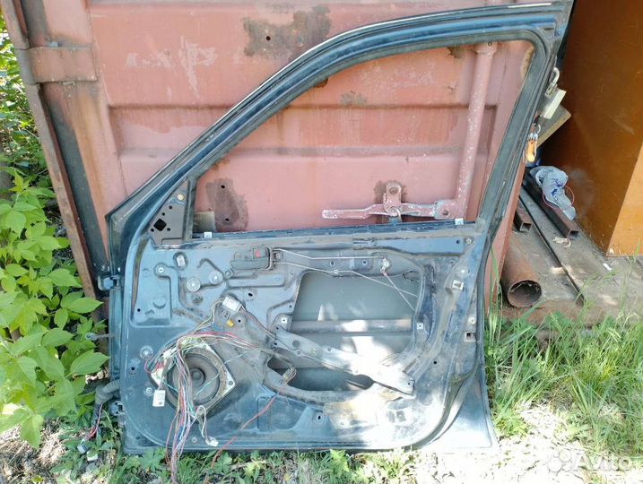 Продам переднюю дверь