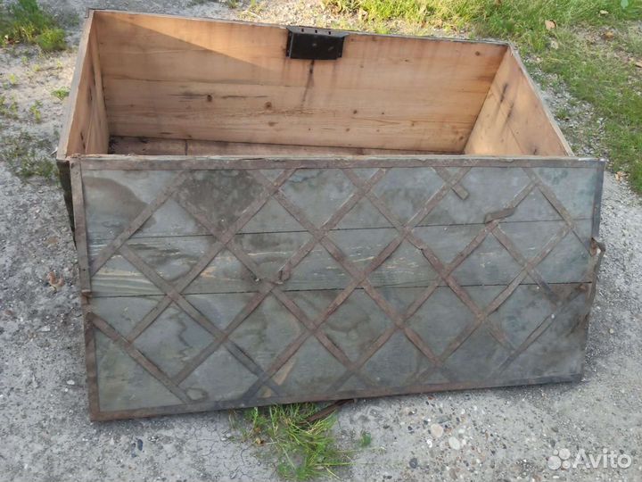 Сундук старинный
