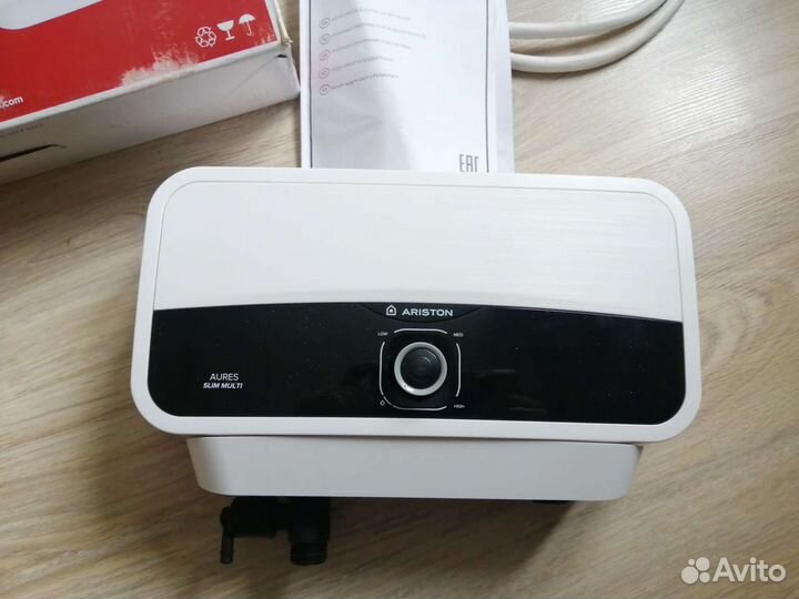 Нагреватель проточный Аристон