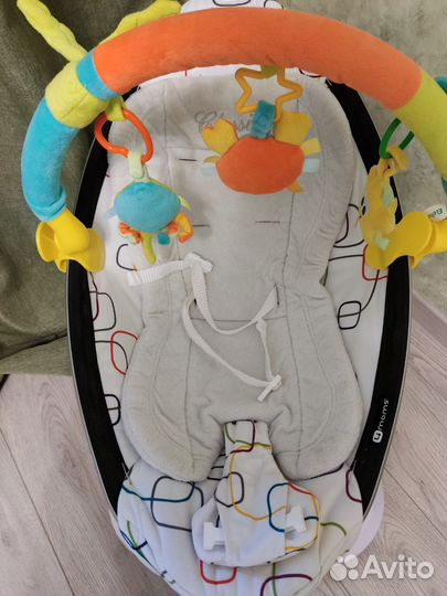 Укачивающий центр 4moms