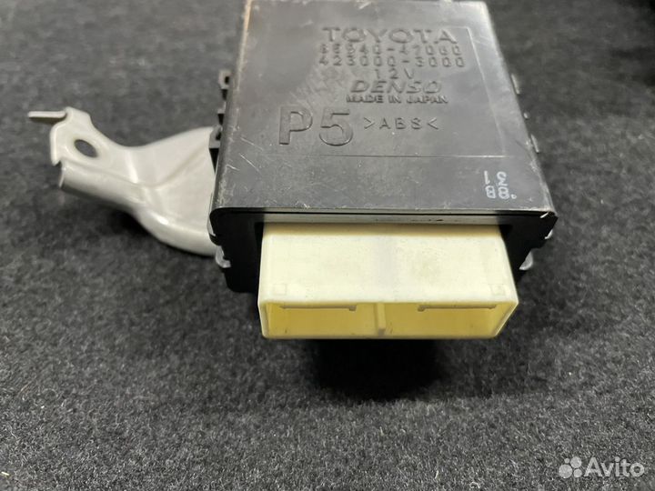 Реле стеклоочистителя 85940-47060 Toyota Prius 50