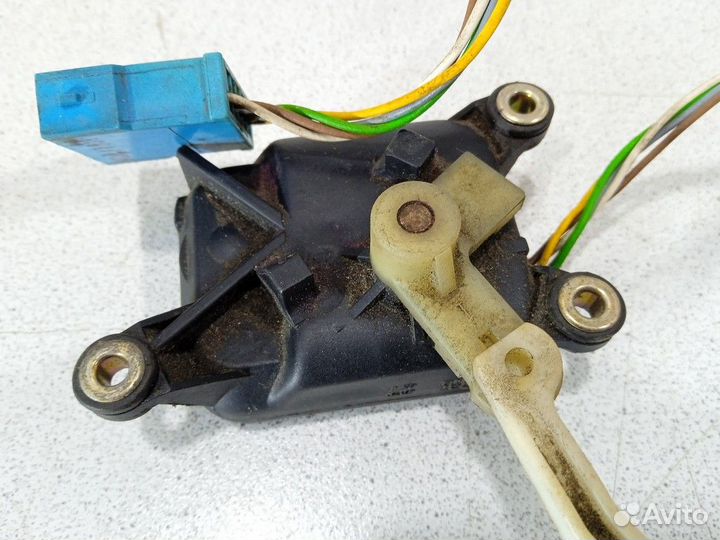 Моторчик заслонки печки