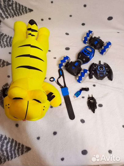 Машинка перевертыш Skidding Stunt Car