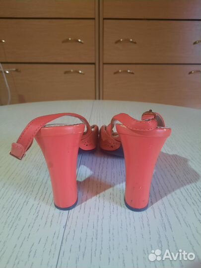 Босоножки натуральная кожа 38 размер