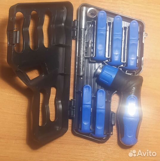 Набор бит и торцевых головок с рукояткой