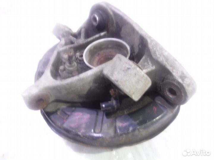 Кулак задний левый Тойота