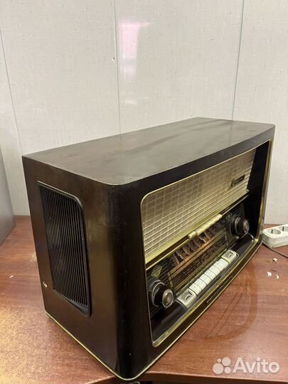 Ламповый приёмник Carmen. 196