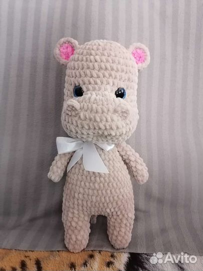 Плюшевый бегемотик с бантом