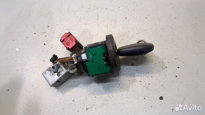Замок зажигания Renault Master 2010