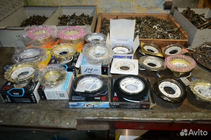 Встраиваимые светильники 18шт