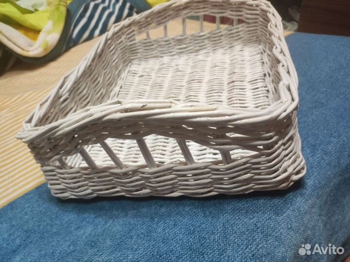 Корзина плетеная из бумажной лозы