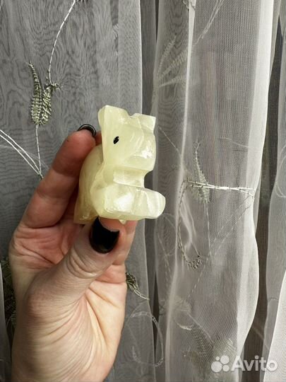 Статуэтки из оникса