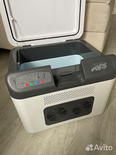 Автомобильный холодильник AVS 27 литров