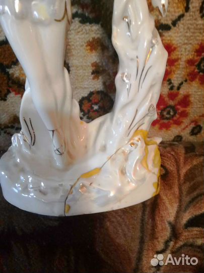 Статуэтка фарфор. 