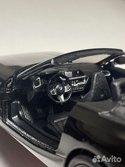 Модель автомобиля BMW z4 kinsmart