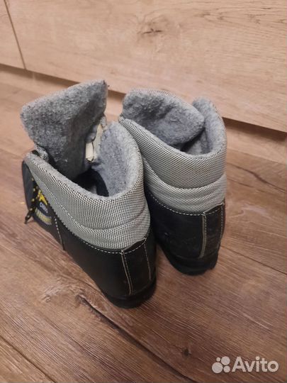 Лыжные ботинки