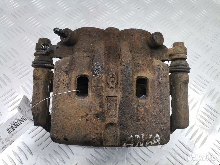 Суппорт передний правый Nissan X-Trail T30 рест