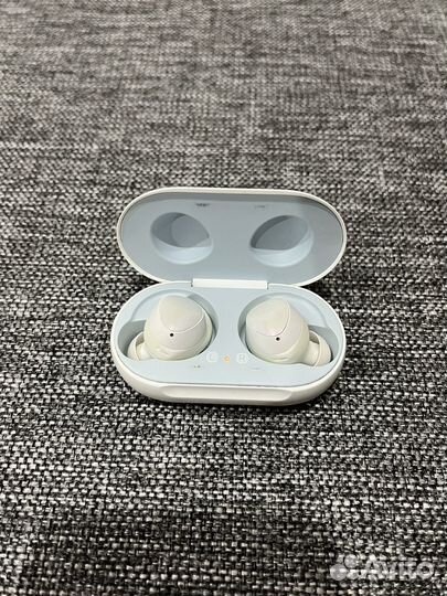 Беспроводные наушники samsung galaxy buds
