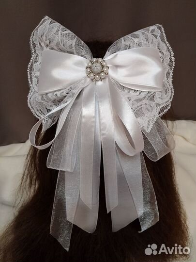 Большой белый бант