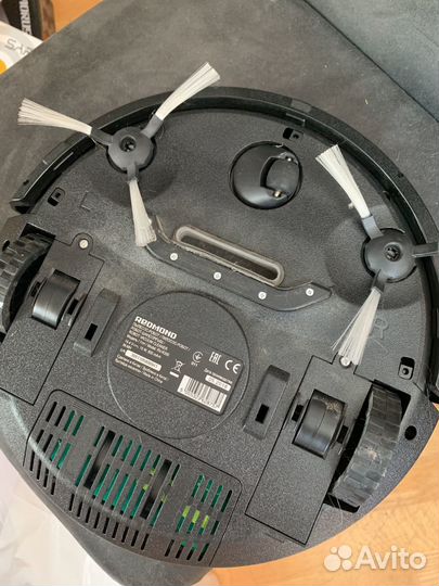 Робот пылесос redmond