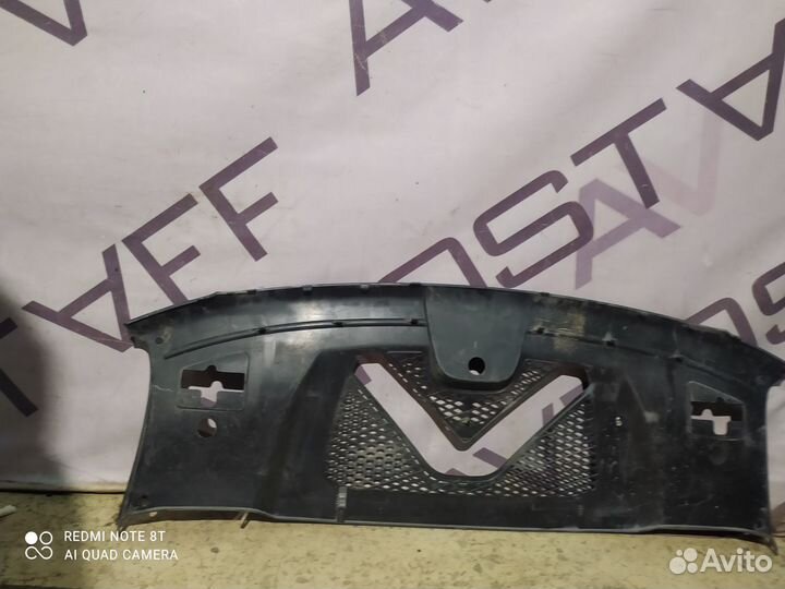 Кожух замка капота Porsche Macan