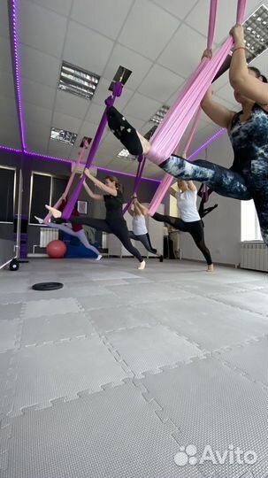 Групповые тренировки, растяжка, фитнес, гамаки