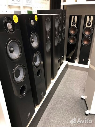 Комплект акустики 5.0 KEF Q550, Q150, Q250C Walnut